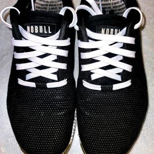 NOBULL MENS SZ 8 WOMENS SZ 9.5 ANNIVERSARY EDITION BLACK & WHITE TRAINER SNEAKER